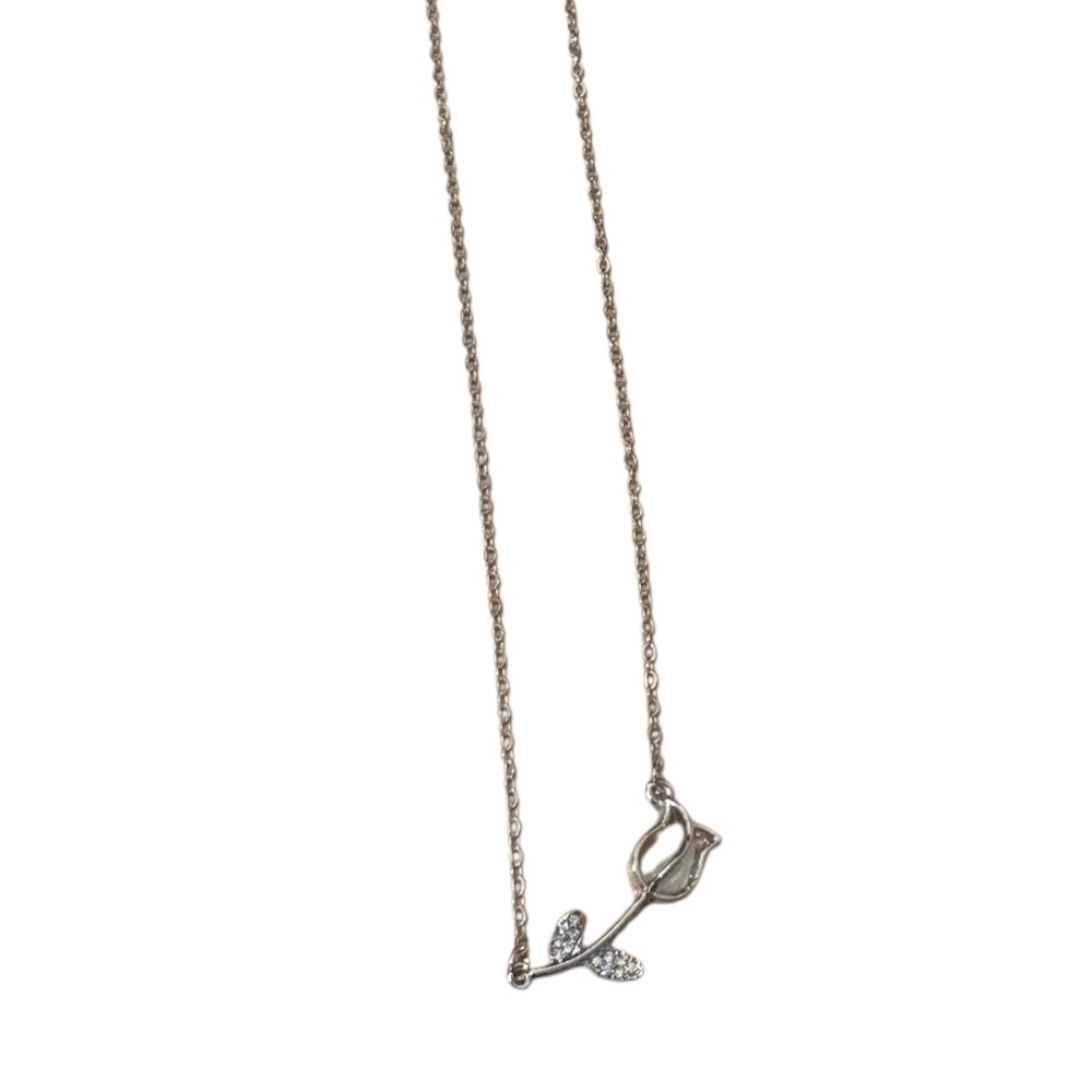 Silver Necklace with Flower Pendant
